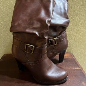 Boots Women’s Brown Size 6 Gently Used 3 Inch Heel Zip Up